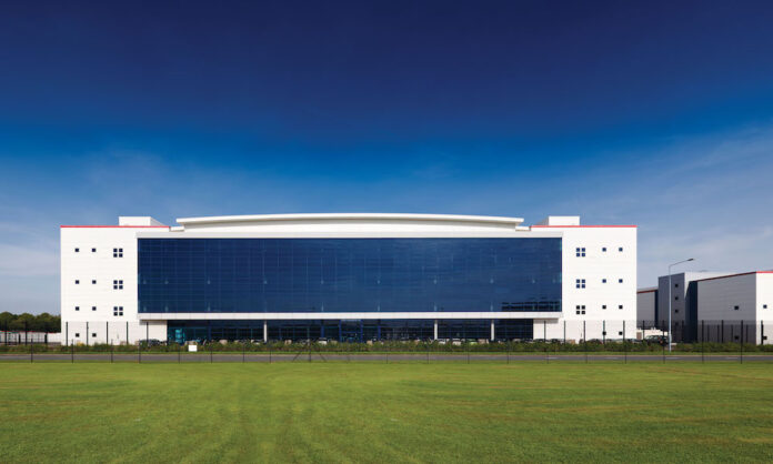 Vantage_CWL11 front exterior facade_unbranded